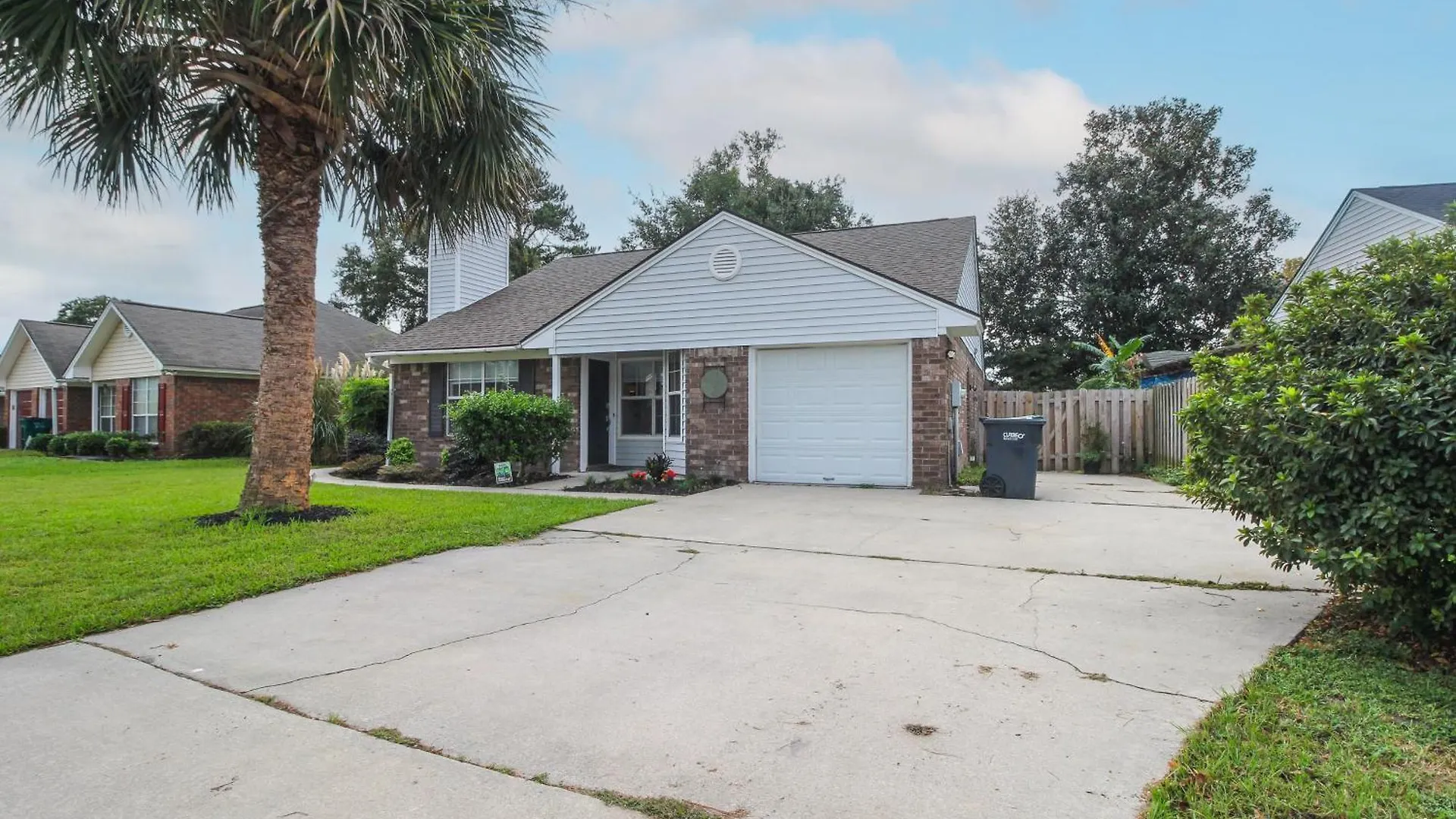 Near Dtwn And Beach Savannah Home With Game Room! 0*,  United States