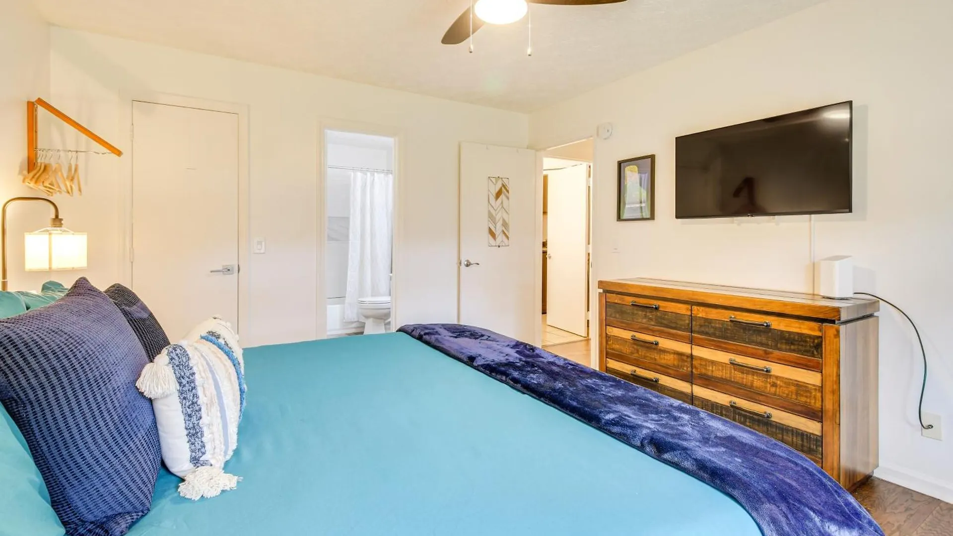 Near Dtwn And Beach Savannah Home With Game Room! Holiday home