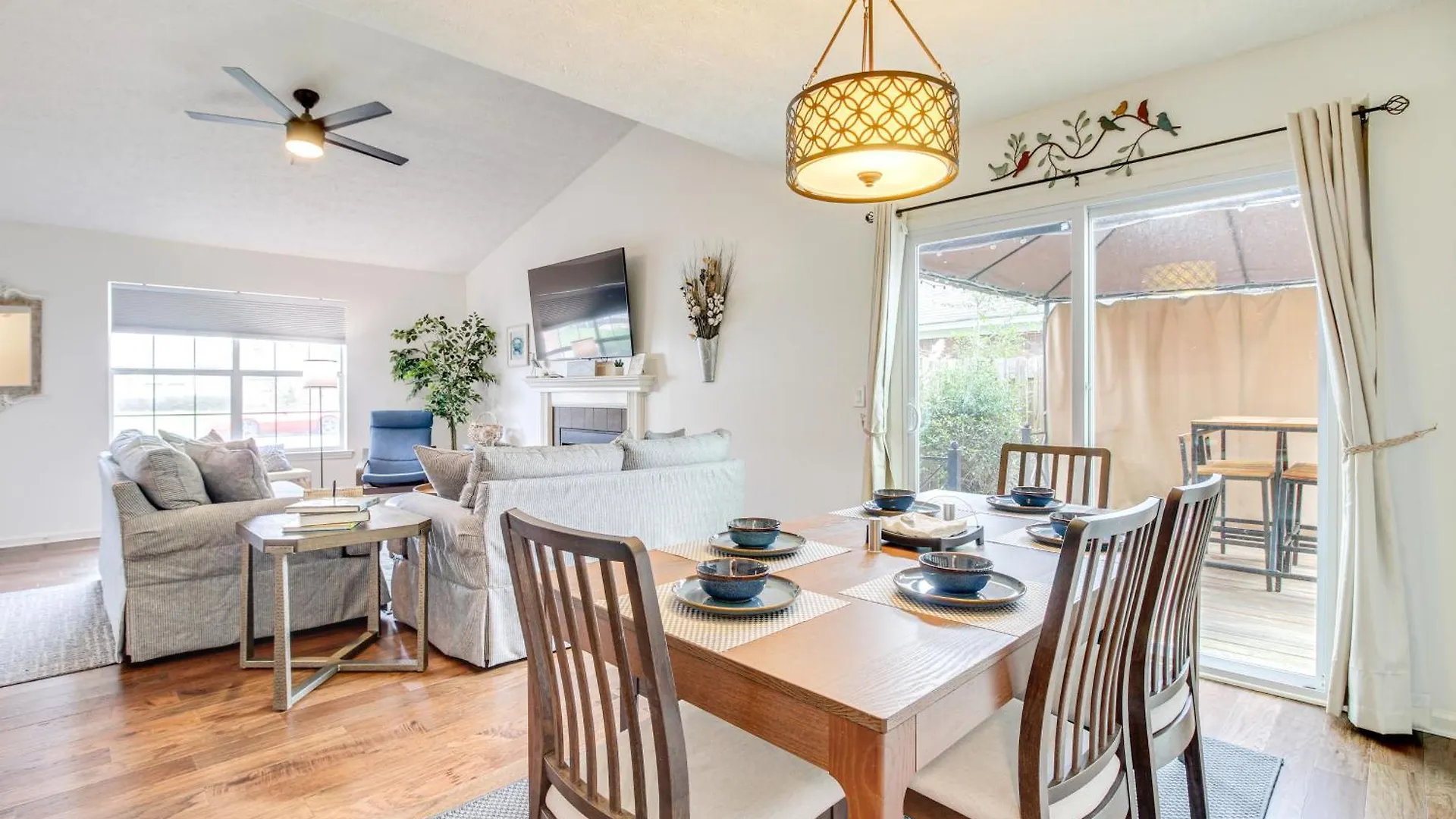 Near Dtwn And Beach Savannah Home With Game Room! Holiday home