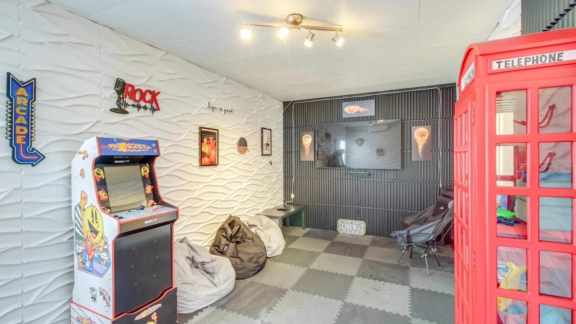 Near Dtwn And Beach Savannah Home With Game Room!